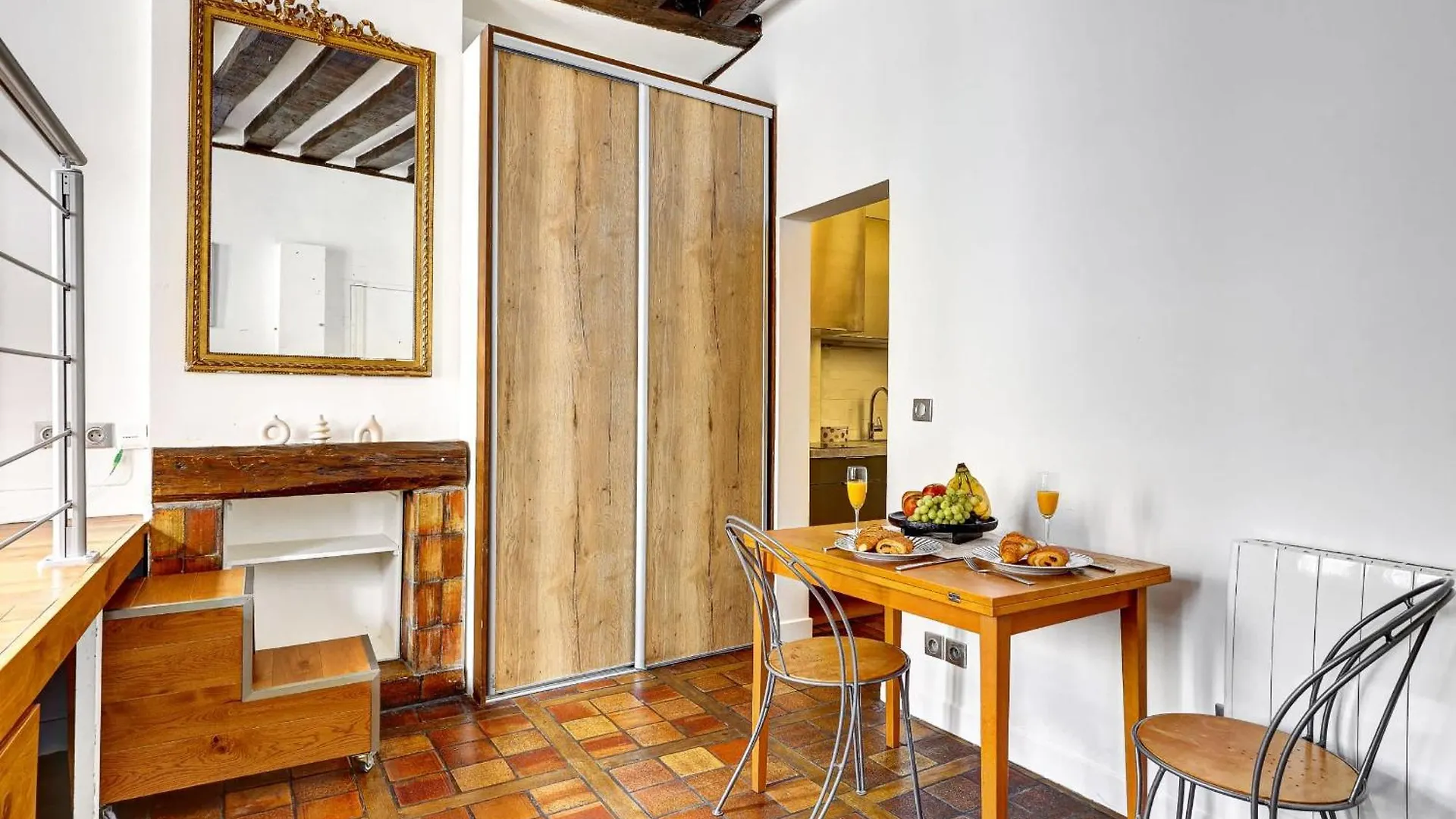 Apartament Charming Studio Near Notre-Dame & Marais Paryż