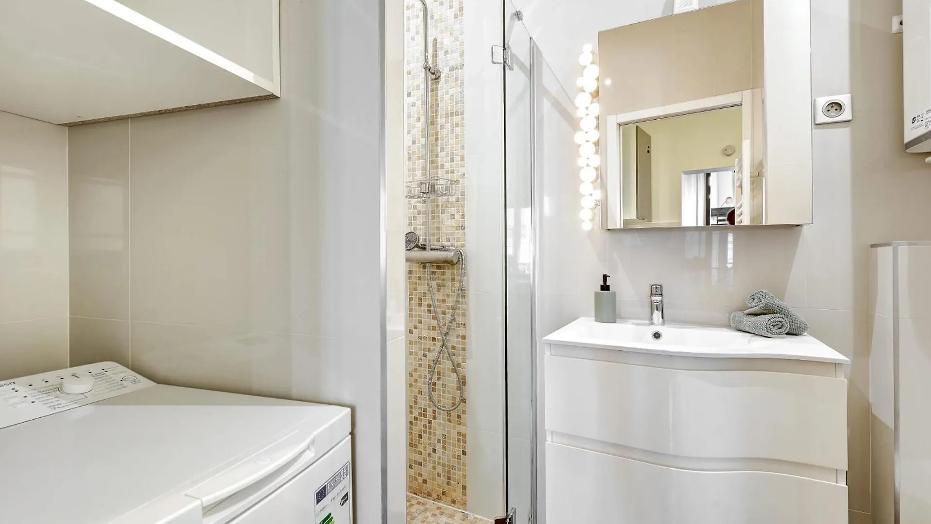 Charming Studio Near Notre-Dame & Marais Paris Apartment